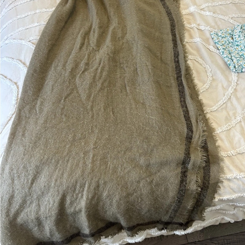 Elegant Olive Green Scarf - Picture 3 of 5